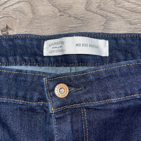 Signature Levi Strauss Mid Rise Bootcut Jeans Women Sz 24M w37 L32 Dark Wash - Picture 2 of 11